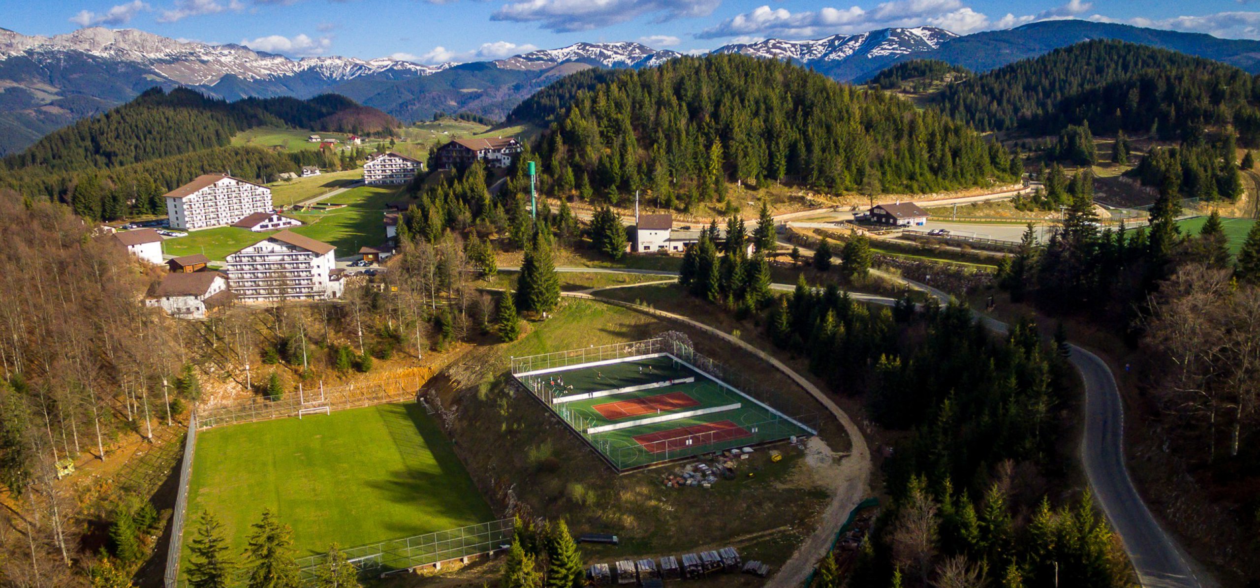 Terenuri de sport la 1300 metrii altitudine