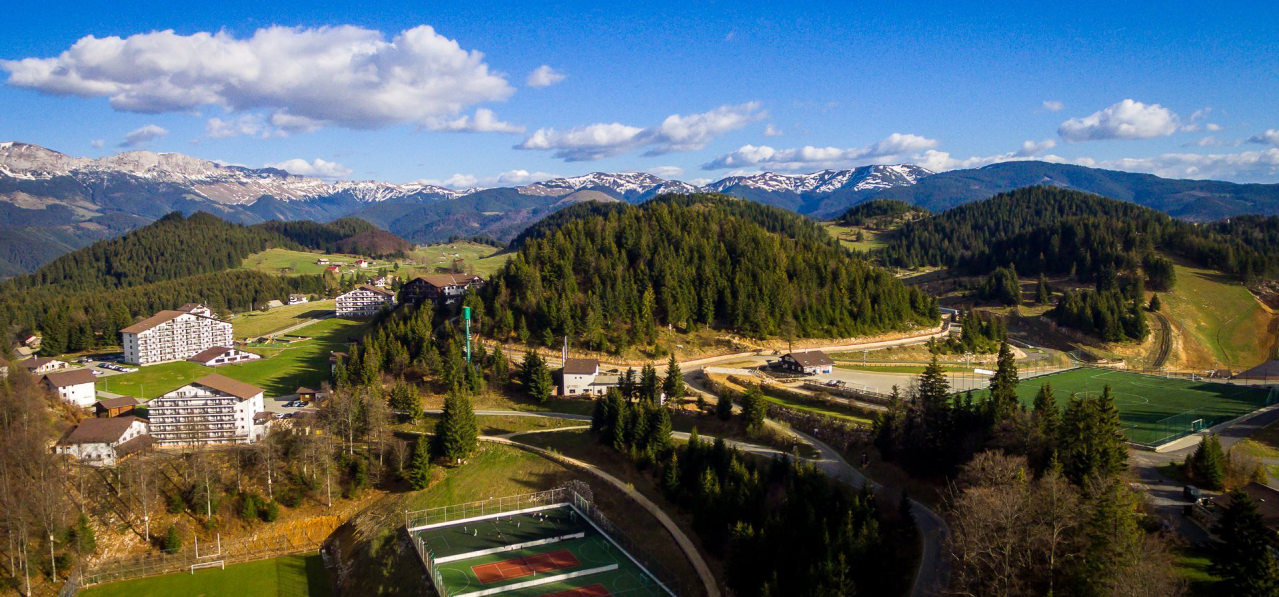 Cheile Gradistei - Fundata Terenuri sport, Tiroliana