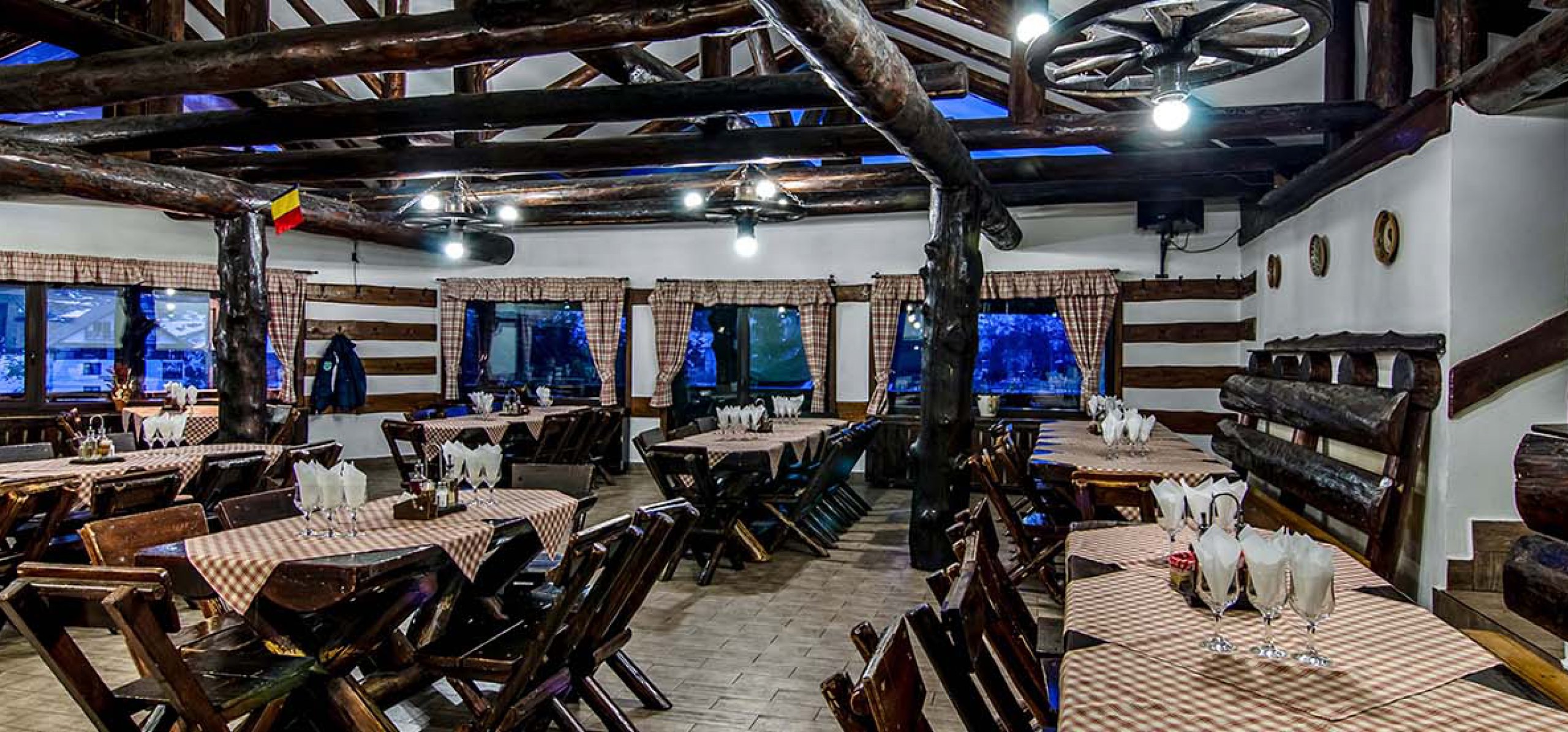 rustic-retsaurant-moieciu-cheile-gradistei-restaurant rustic-retsaurant-moieciu-cheile-gradistei-restaurant