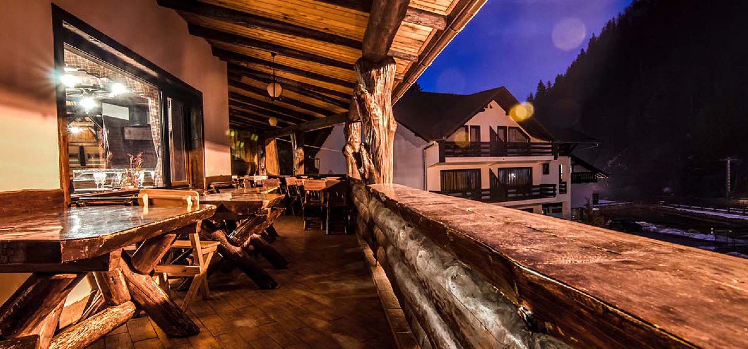 terasa-restaurant-moieciu-cheile-gradistei-restaurant-1 terasa-restaurant-moieciu-cheile-gradistei-restaurant-1