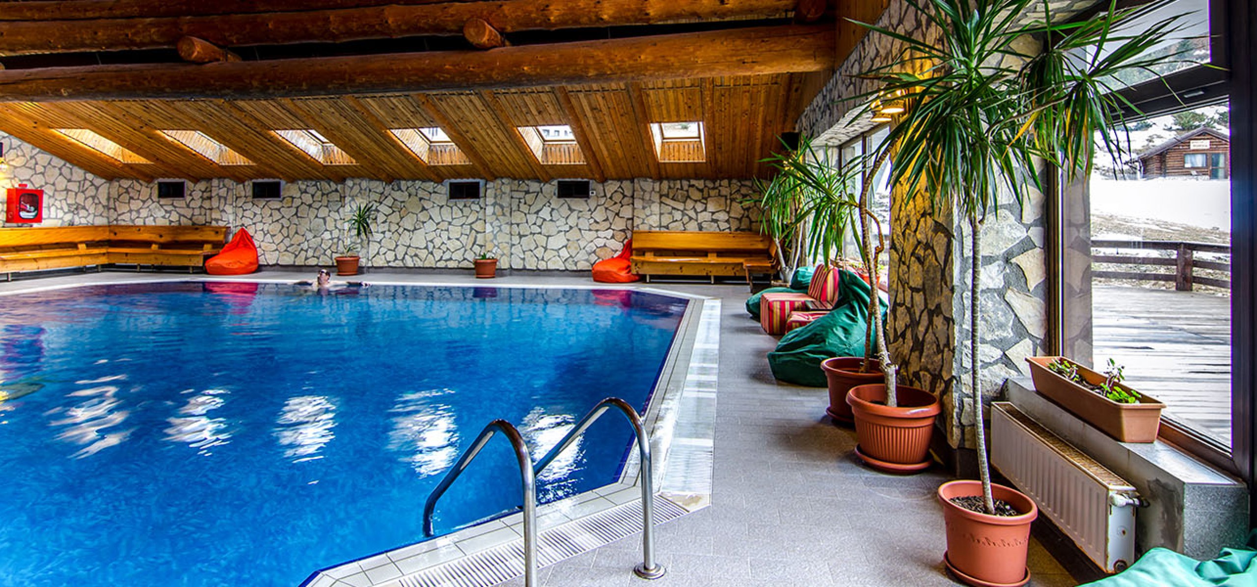 piscina-hotel-bucegi-2