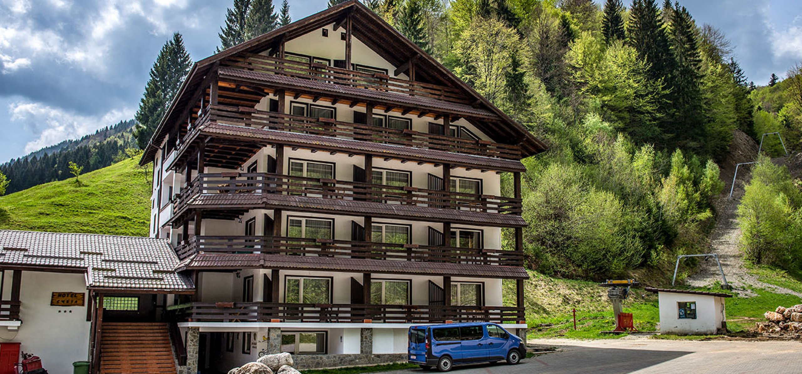 imagine-iconica-hotel-cheia-hoteluri-moeciu-1 imagine-iconica-hotel-cheia-hoteluri-moeciu-1