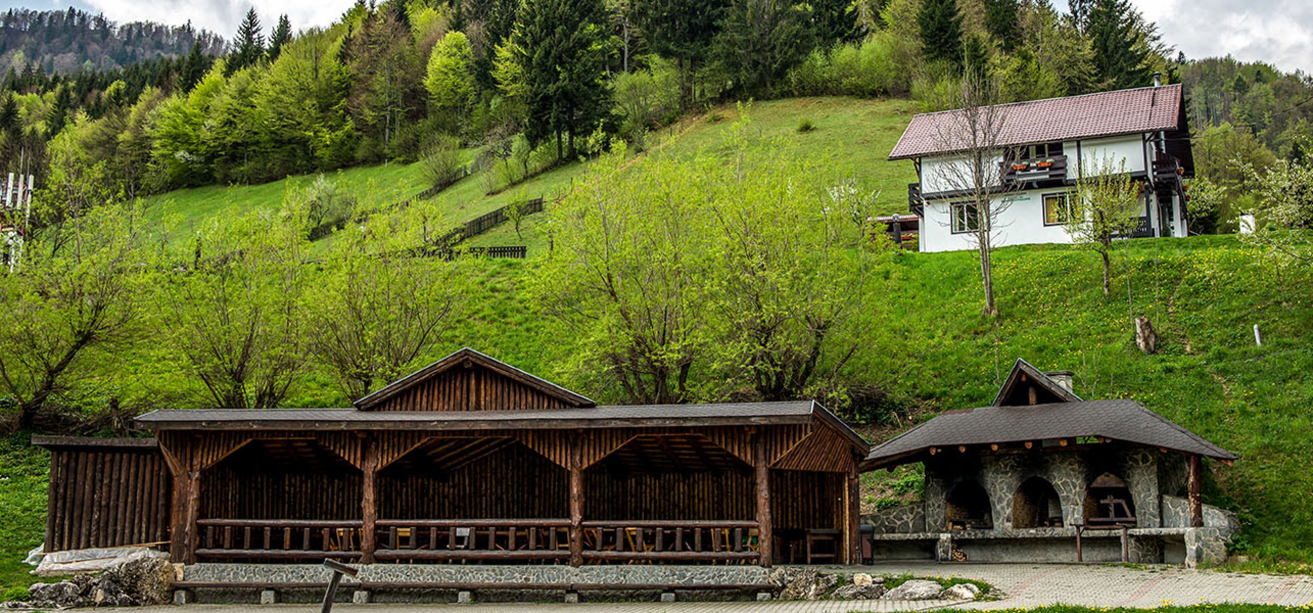 ansamblul-hotel-cheia-hoteluri-moeciu-1 ansamblul-hotel-cheia-hoteluri-moeciu-1